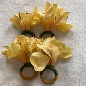 4 napkins holder in yellow flower and wood ring